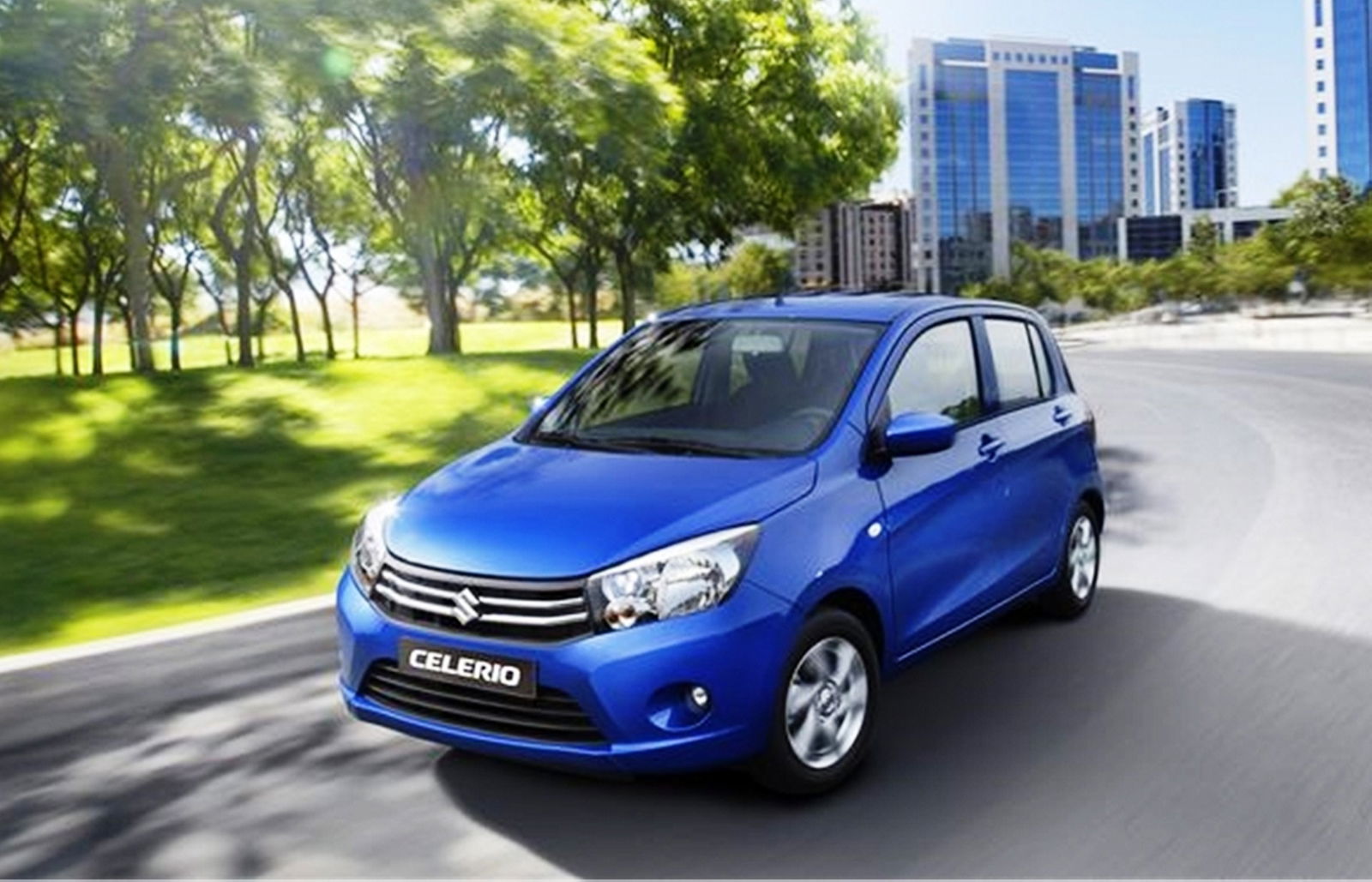 suzuki celerio, vista di tre quarti anteriore in movimento
