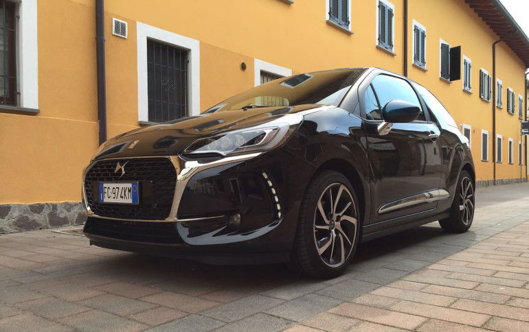 DS 1.2 color nero vista in tre quarti 