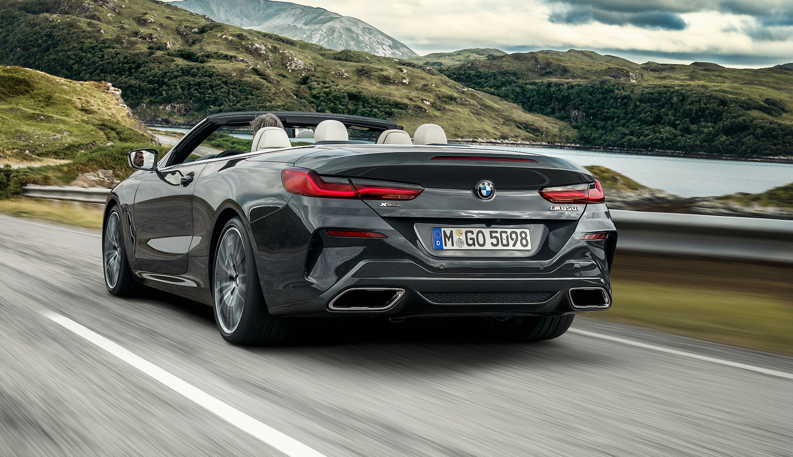 BMW M850i Cabrio vista posteriore
