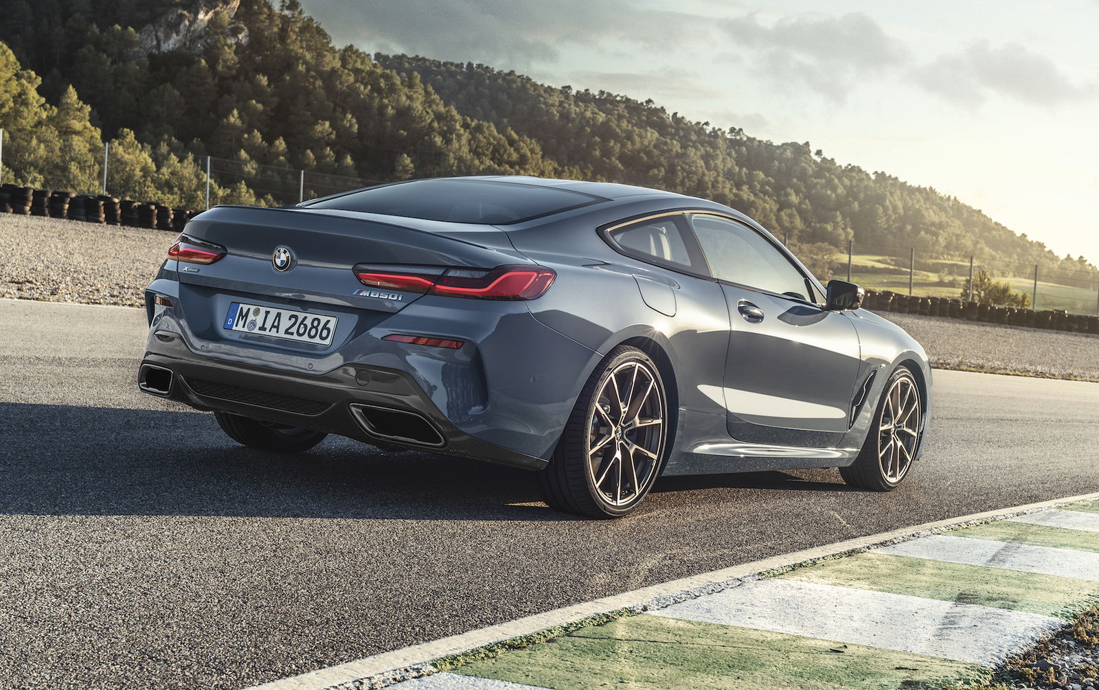 BMW Serie 8 Coupé 3/4 posteriore