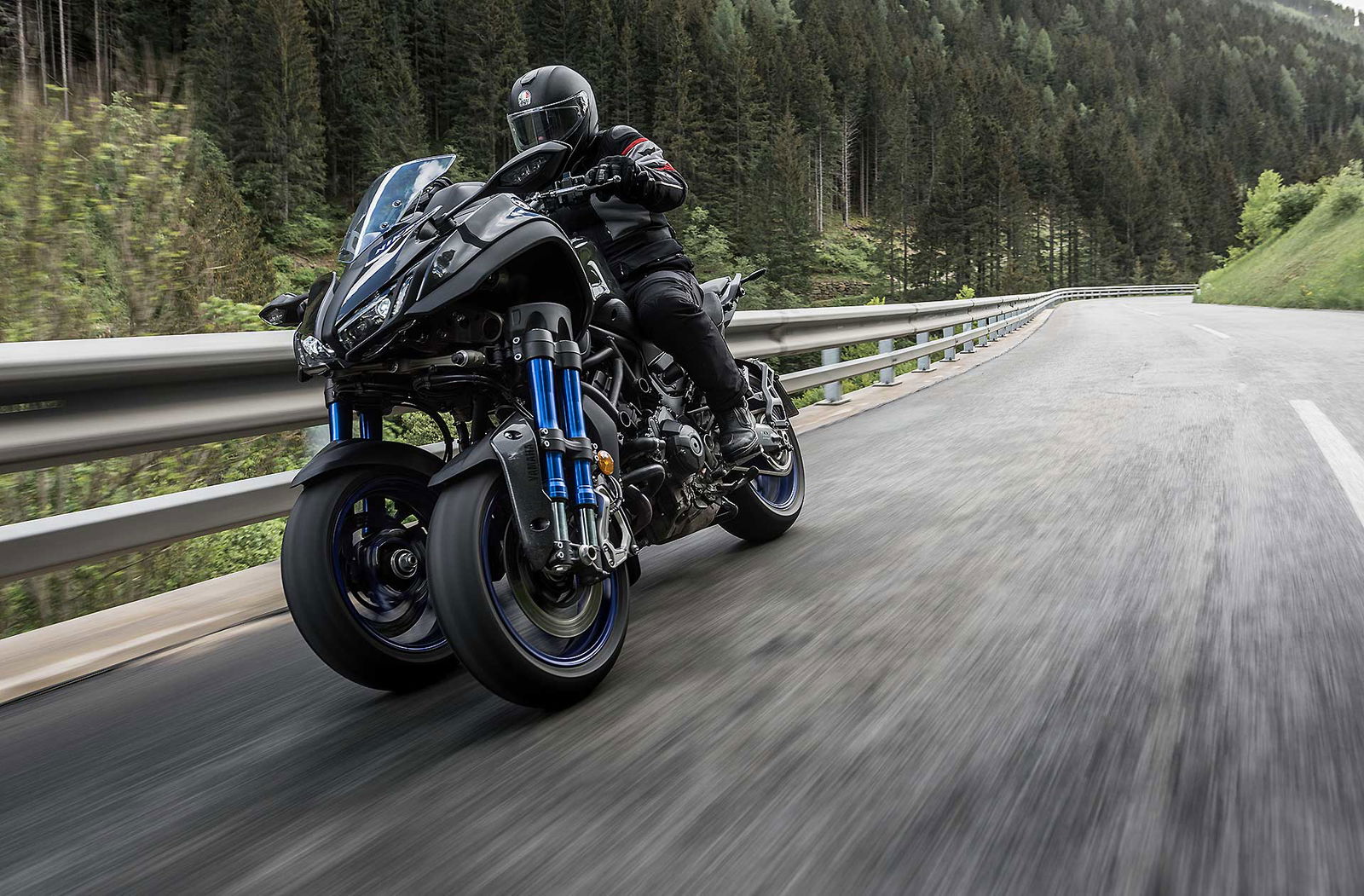 Yamaha Niken camera car