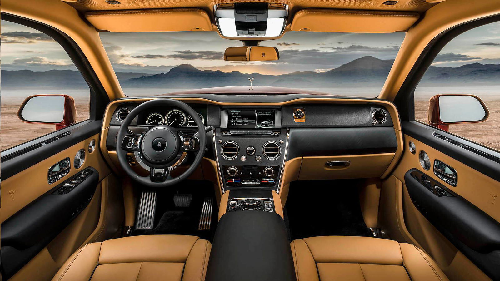 Rolls Royce Cullinan plancia pelle schermo multimediale