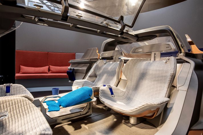 IL DESIGN VESTE IL FUTURO DI RENAULT: SYMBIOZ AL SALONE DEL MOBI