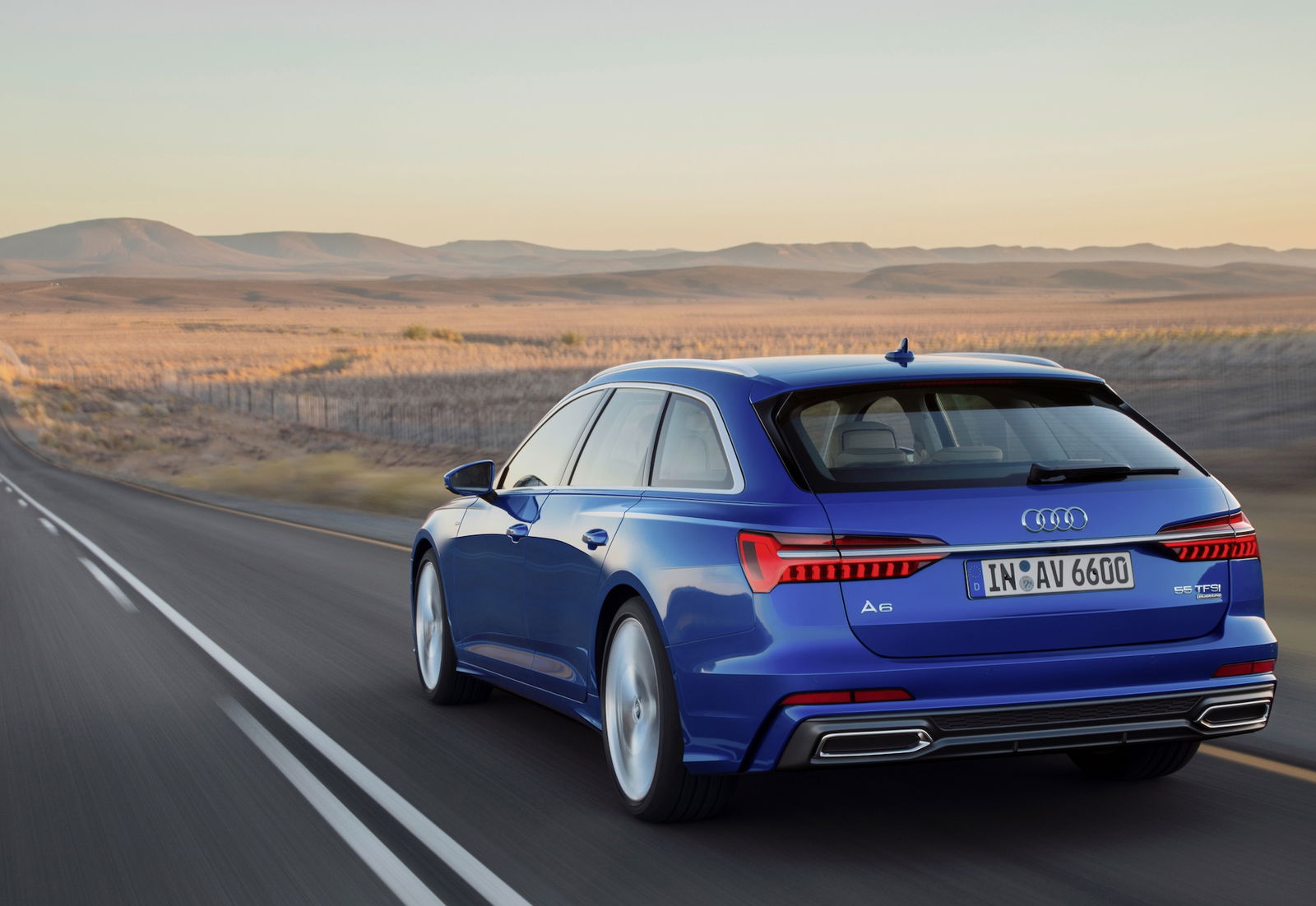 nuova audi a6 avant blu posteriore panorama