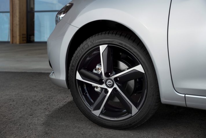 New Pulsar Black Edition (with 18-inch alloys)