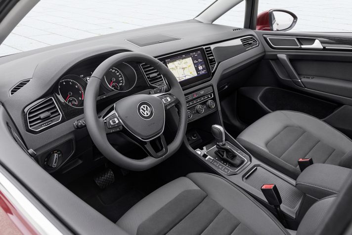 Volkswagen Golf Sportsvan 2018-013