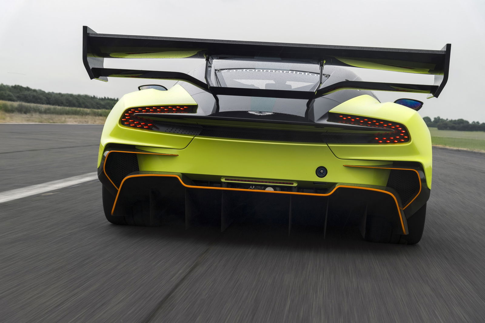 Aston Martin Vulcan AMR Pro dinamica
