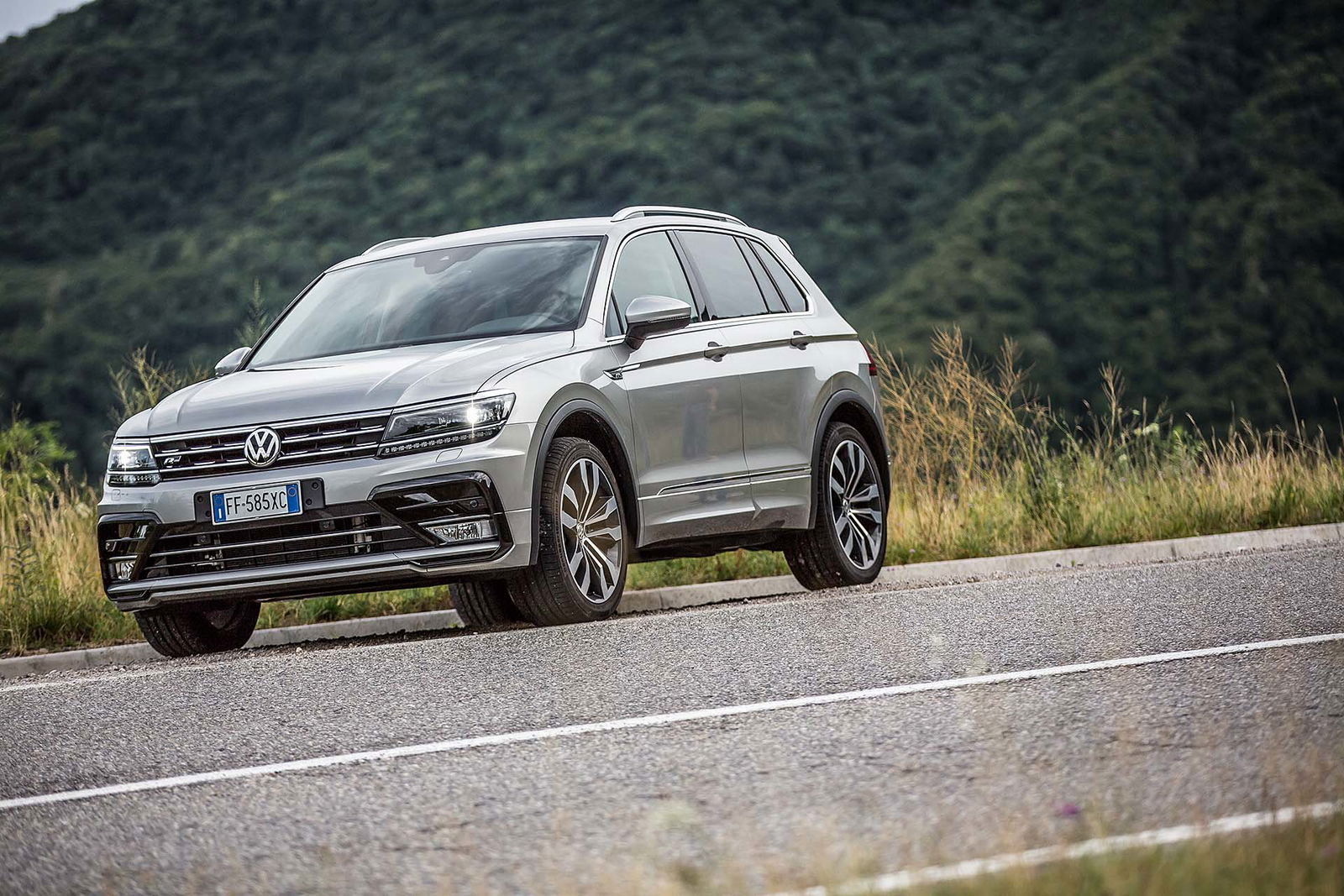 Volkswagen Tiguan 2.0 BiTDI - 3/4 anteriore
