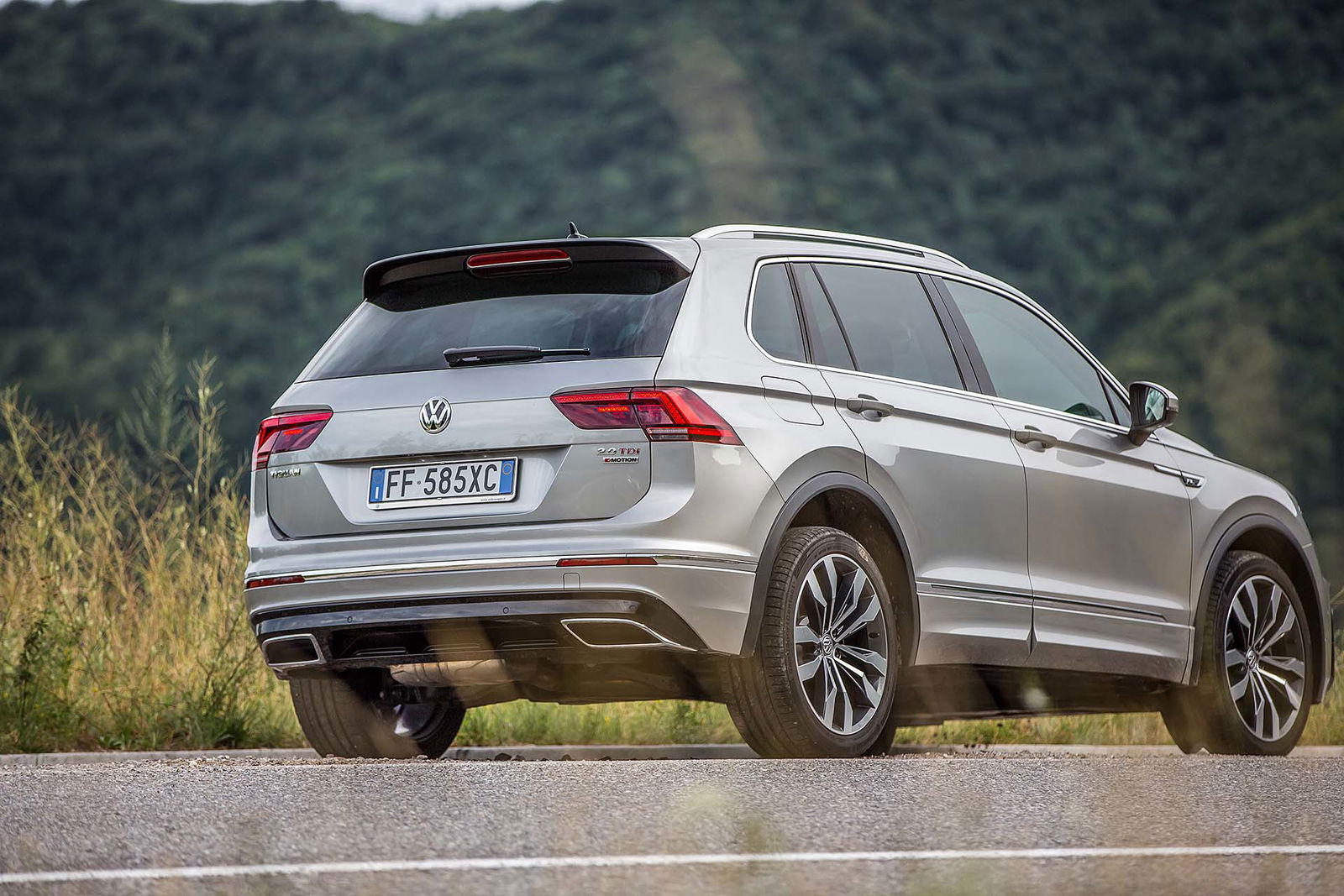 Volkswagen Tiguan 2.0 BiTDI - 3/4 posteriore