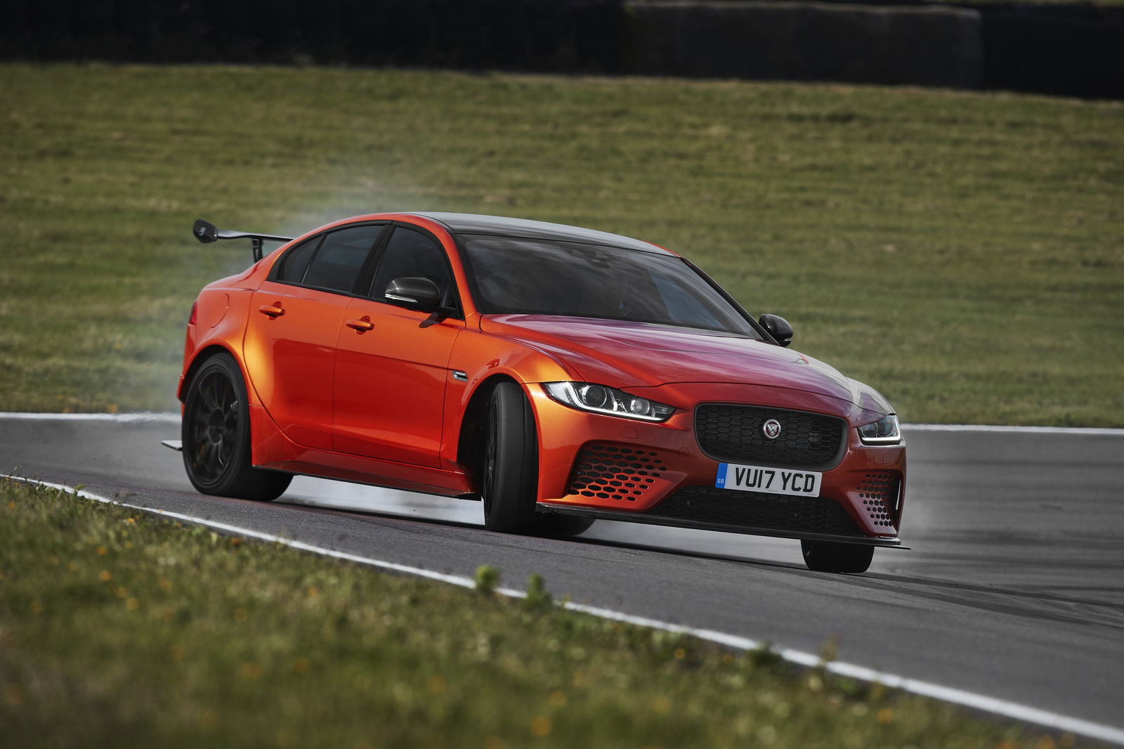 Jaguar XE SV Project 8 dinamica