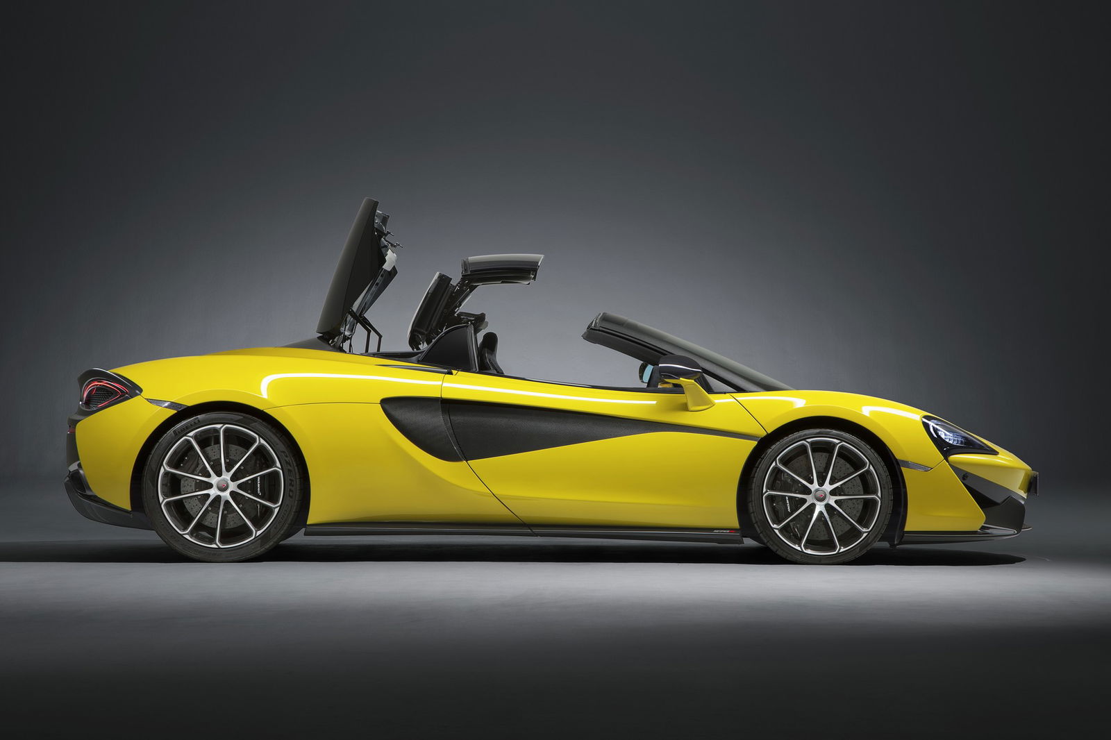 McLaren 570S Spider statica