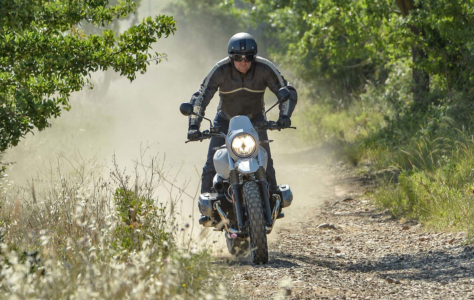 BMW R nineT Urban G/S movimento sterrato