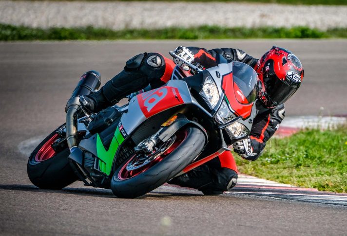 ApriliaRSV4RF2017-01