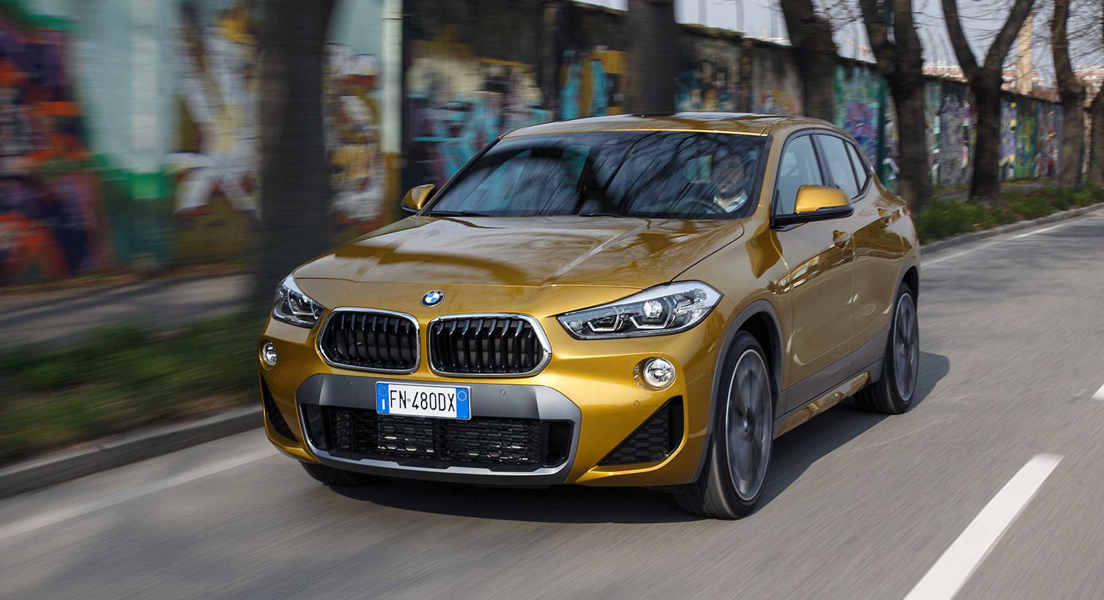 BMW X2 movimento camera car