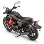 Moto-Guzzi-V7-III-Carbon-001