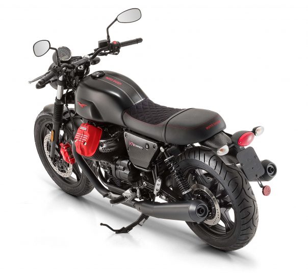 Moto-Guzzi-V7-III-Carbon-001