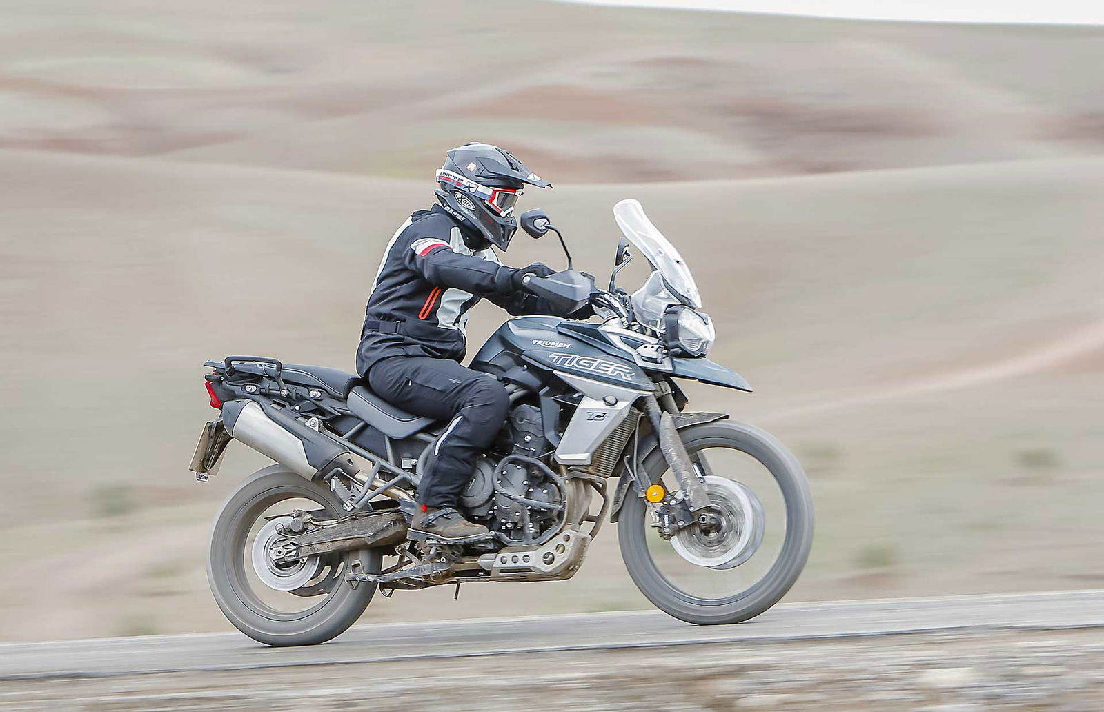 Triumph Tiger 800 2018 movimento asfalto