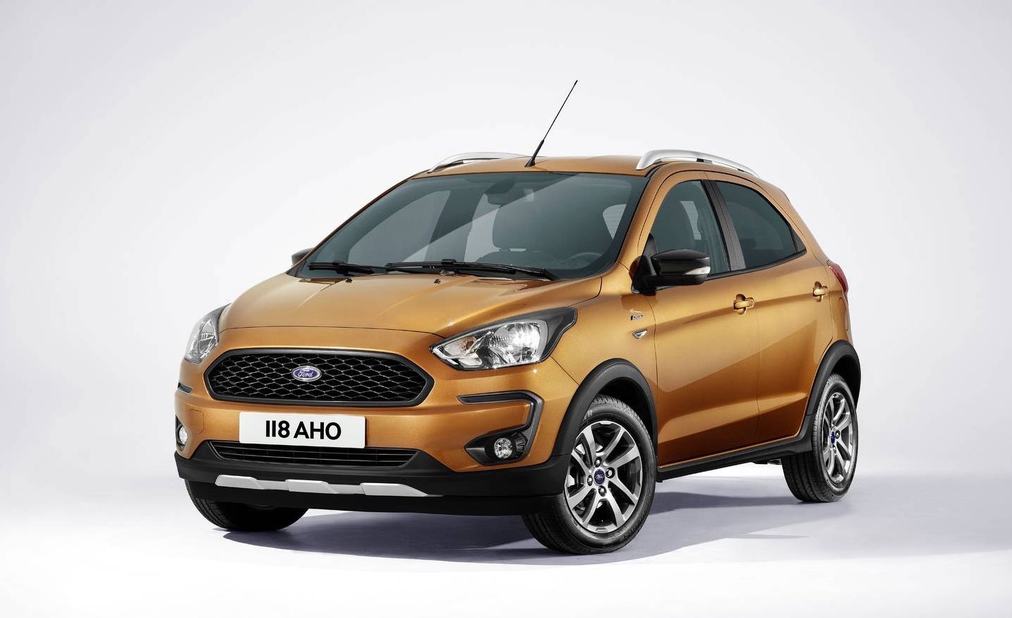 Ford Ka+ restyling Active arancio tre quarti anteriore