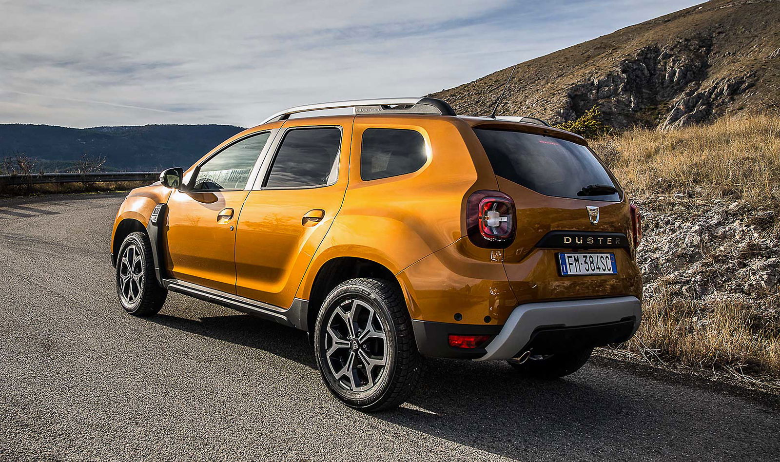 Dacia Duster 2018 movimento 3/4 posteriore