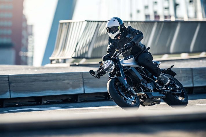 HusqvarnaVitpilenESvartpilen7012018-001