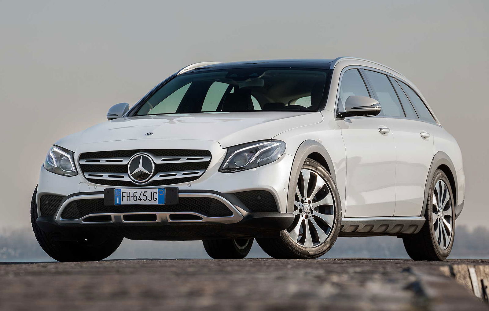 Mercedes E 220 CDi AllTerrain statica 3/4 anteriore