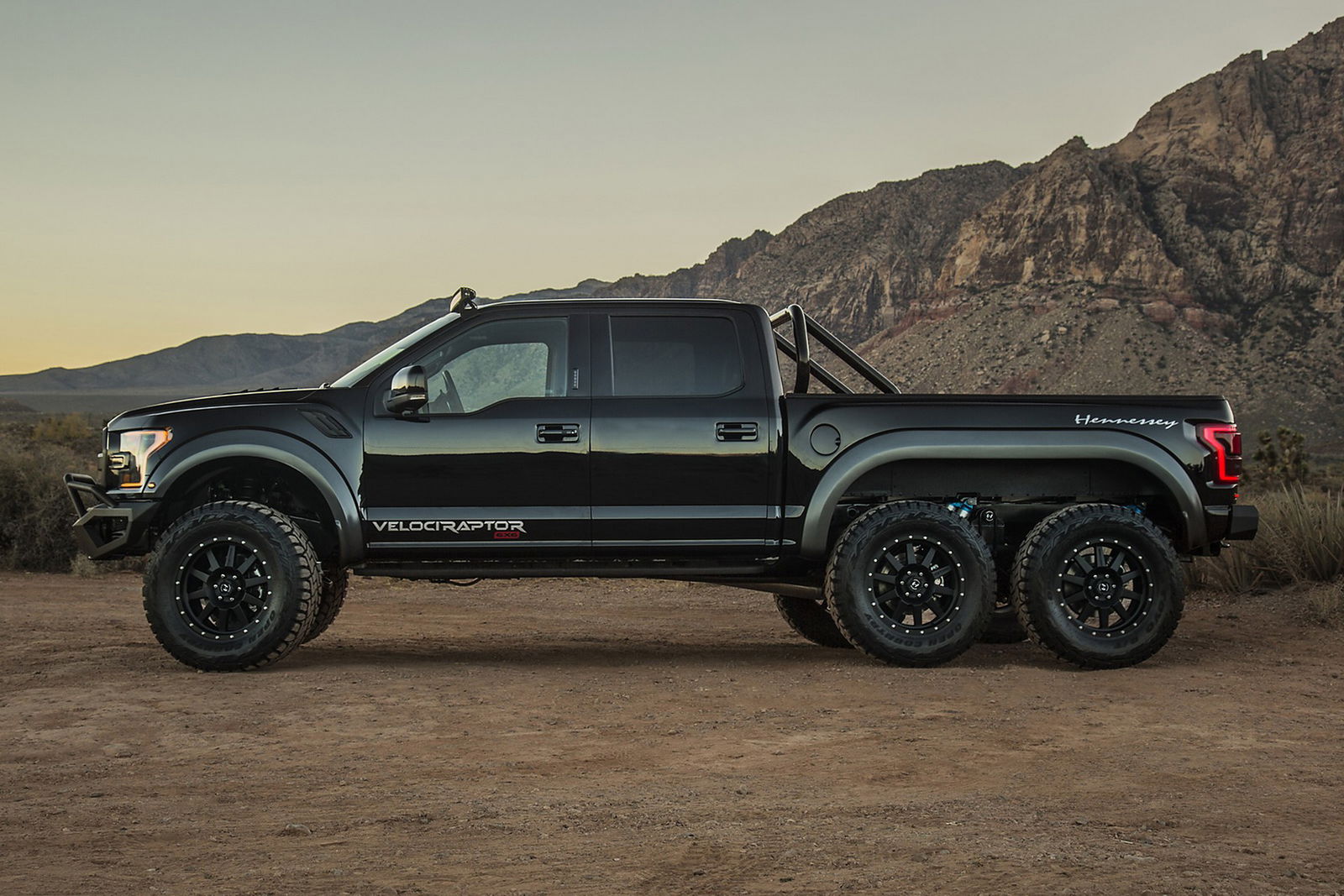 Hennessey VelociRaptor 6x6 statica