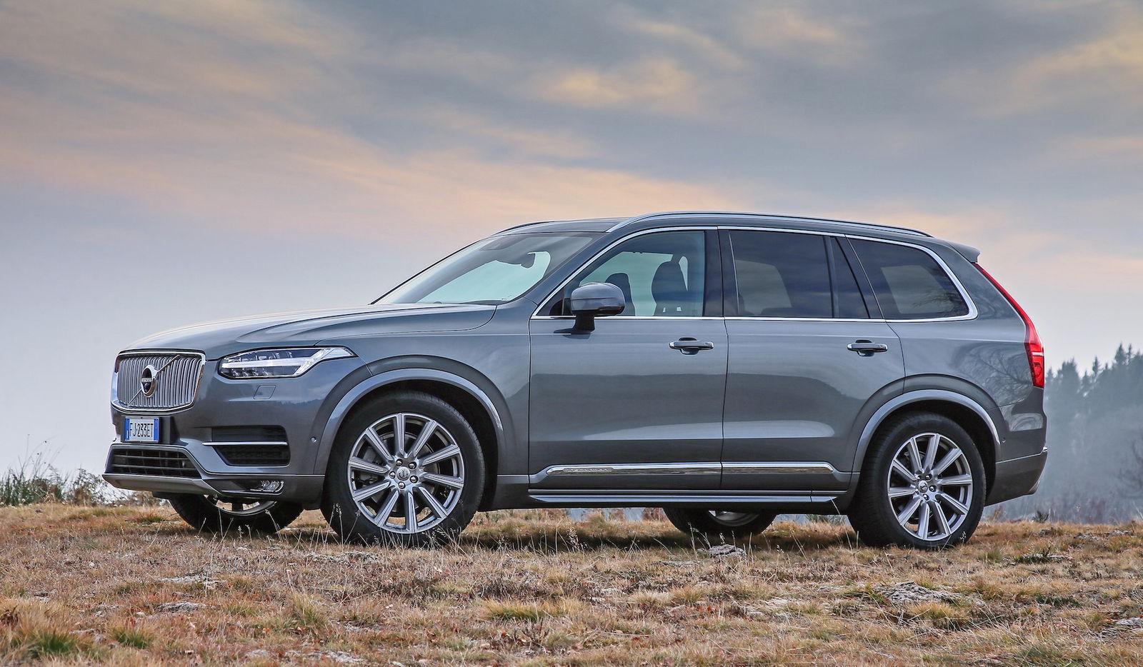 Volvo XC90 D5 Grigia statica