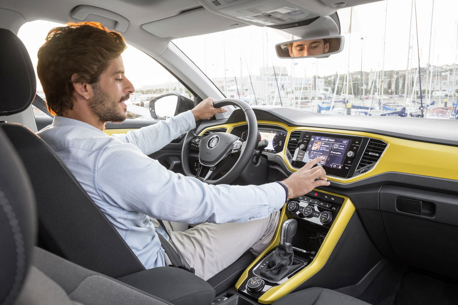 Volkswagen T-Roc abitacolo