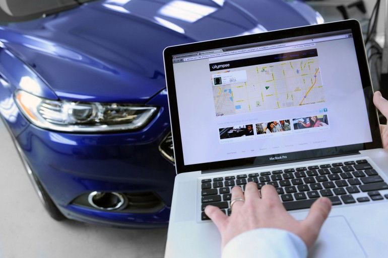 Ford drivers with SYNC¨ AppLinkª