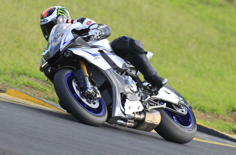 YamahaR1M2015-003