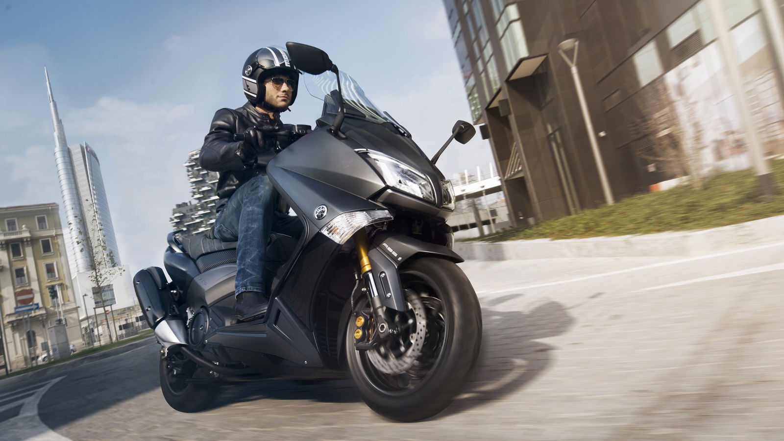 Yamaha TMax Iron Max-1
