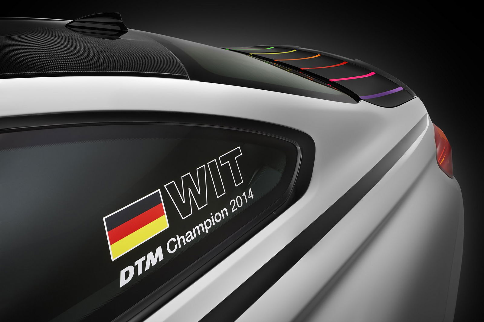 BMWM4DTMChampionEdition-001