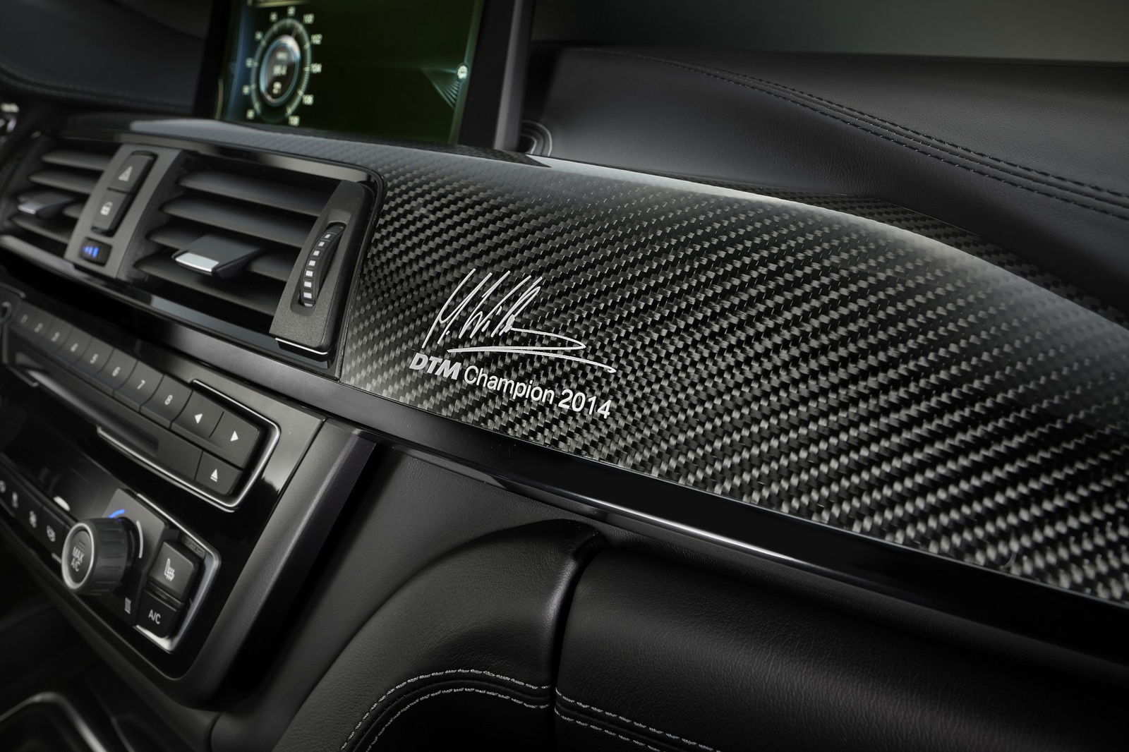 BMWM4DTMChampionEdition-003