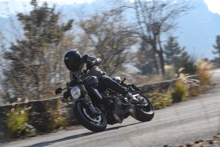 ducati-monster-1200-dinamiche-28