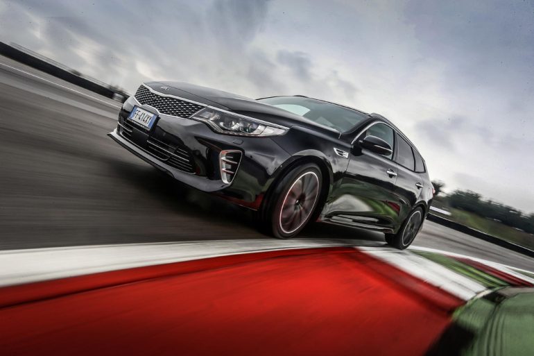 kia-optima-sw-gt-2017_09