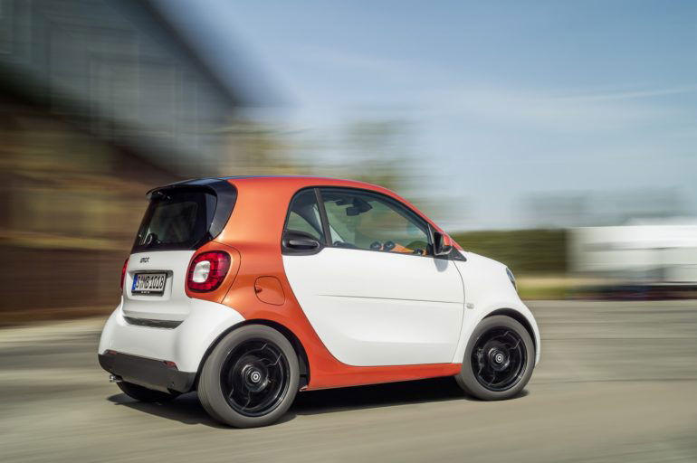 smart fortwo, BR C453, 2014 Bodypanels in white, tridion Sicherheitszelle in lava orange (metallic) Body panels in white, tridion safety cell in lava orange (metallic)