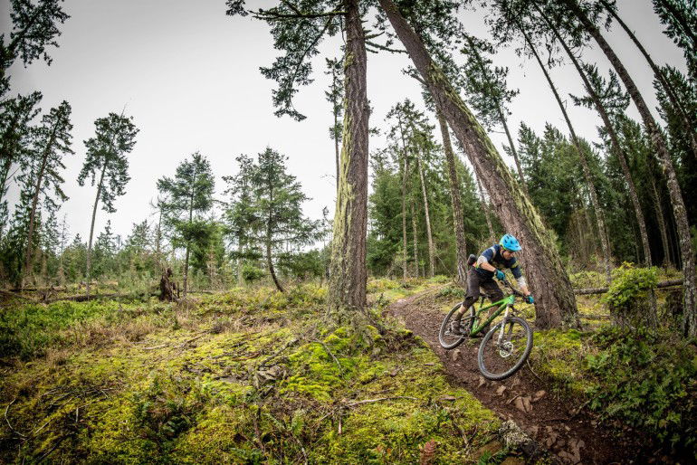 The Hei Hei DL is the perfect tool for those unpredictable all day rides that take you deep in the heart of forest primeval.