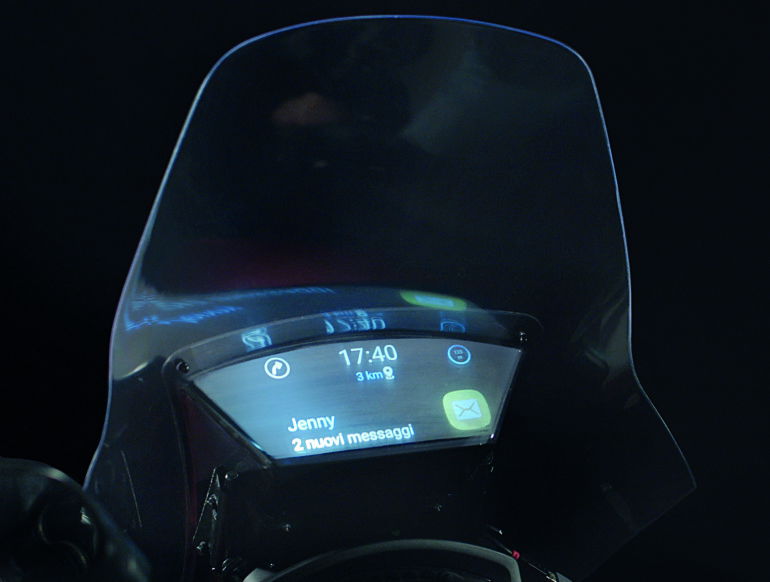 YamahaSamsungWindshield01