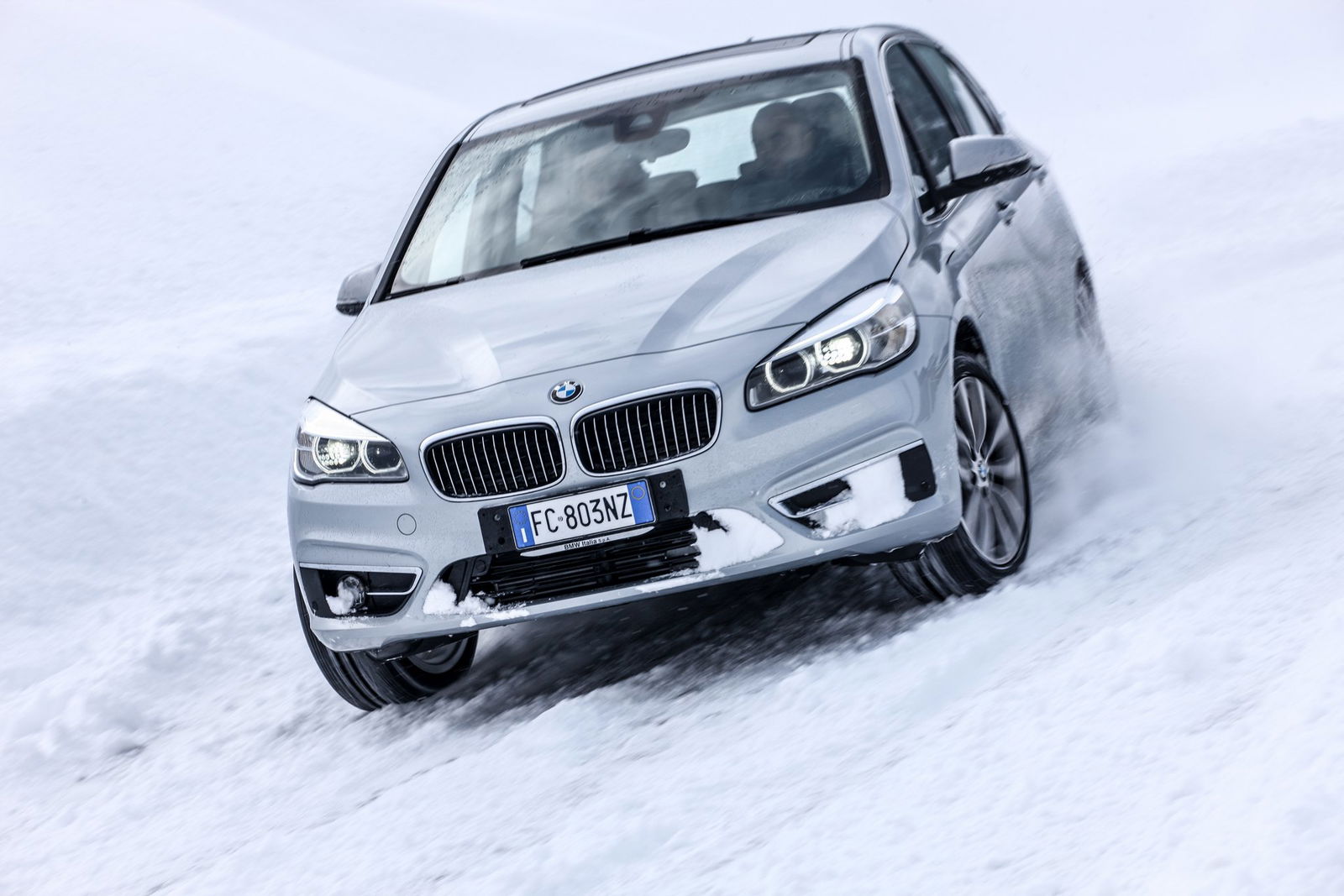 BMW 225xe active tourer neve 