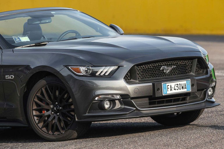 DuelFordMustangDucatiDiavelCarbon-002