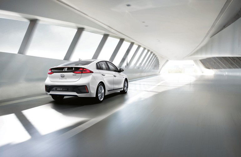 HyundaiIoniqHybrid-003