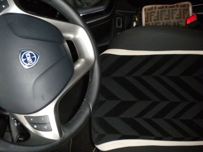 Ypsilon tessuto velluto