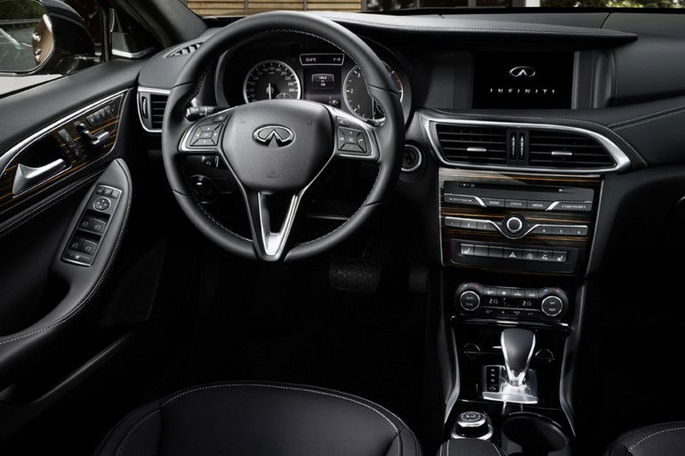 InfinitiQ30-011