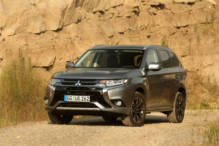 MitsubishiOutlanderPHEV2016-010