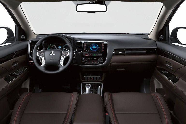 MitsubishiOutlanderPHEV2016-014