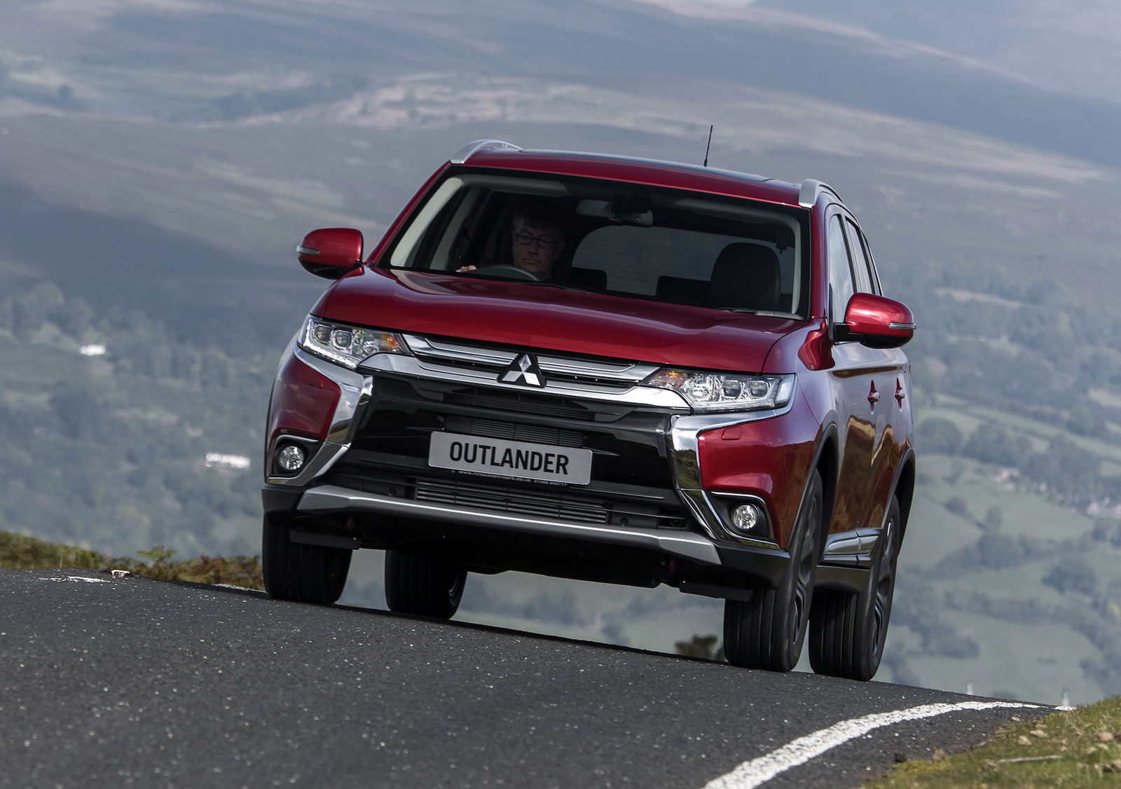 Mitsubishi outlander color rosso vista frontale