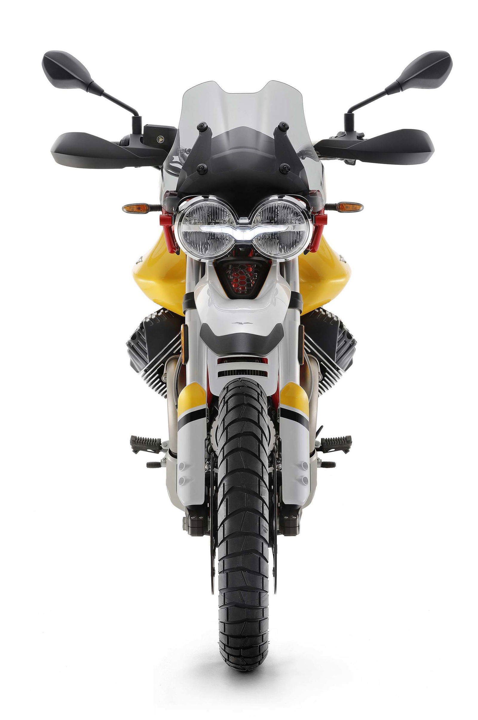 Moto Guzzi V85 TT vista frontale sfondo bianco