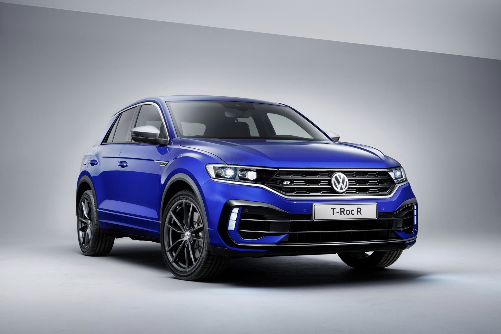 Volkswagen T-Roc R vista tre quarti anteriore