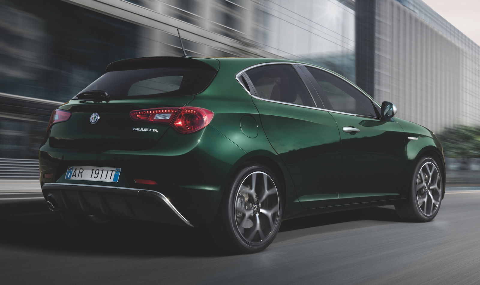Alfa Romeo Giulietta 2019 3/4 posteriore verde visconti