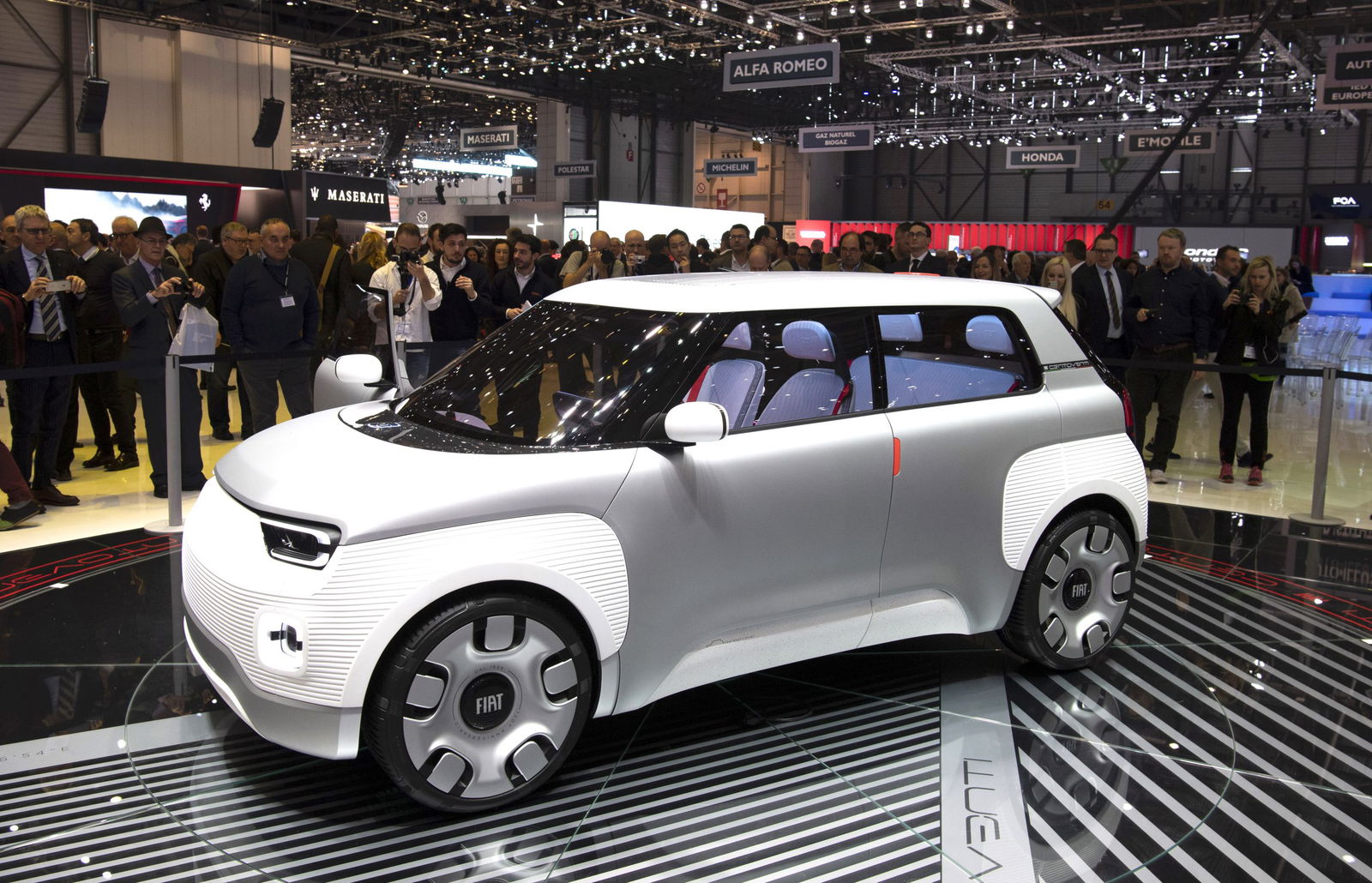 Fiat Concept Centoventi allo stan del Salone di Ginevra 2019